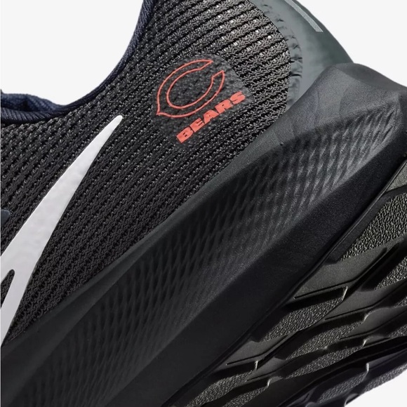 Nike Air Zoom Pegasus 40 Running Shoe. Chicago Bears theme size - Picture 7 of 12